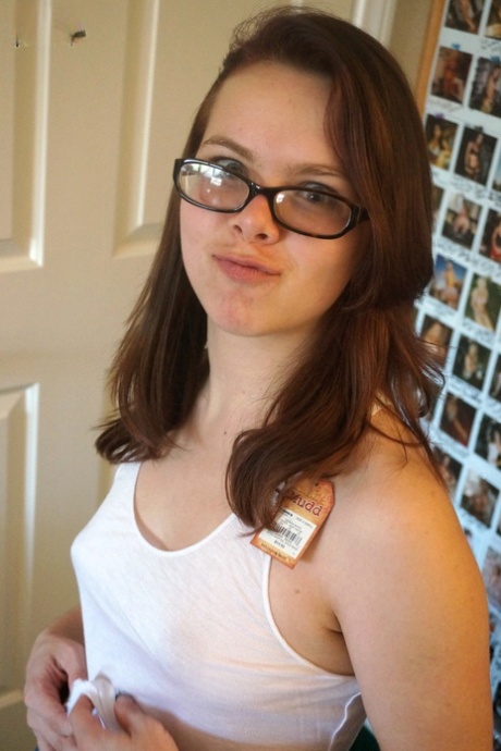 Nerdy Teen XXX Pics