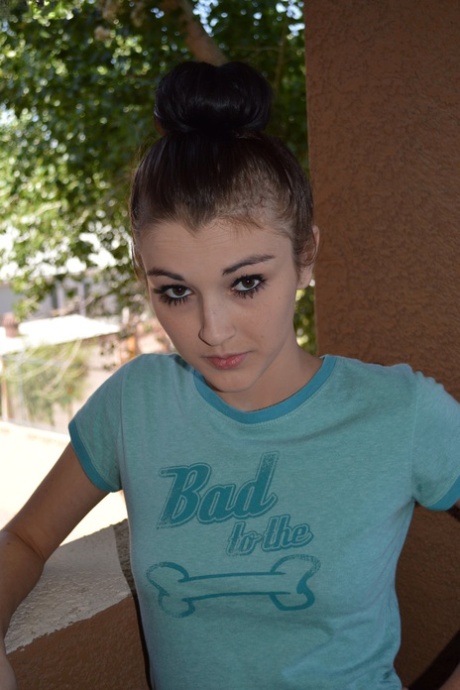 Cute Amateur XXX Pics