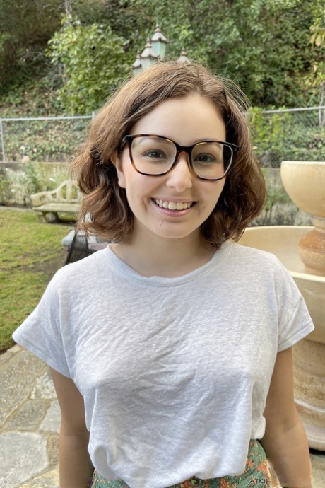 Geeky amateur teen Leana Lovings exposes her ass boobs and holes up close