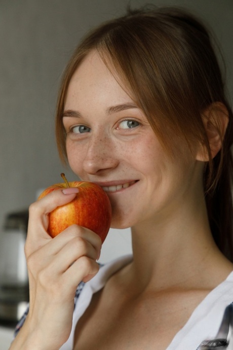 Cute Amateur XXX Pics